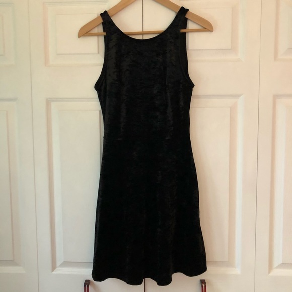 H&M Dresses & Skirts - • H&M • Black Velvet Dress